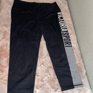 Victoria Secret Sport Women’s Black Capri Workout Leggings VSX Size Large